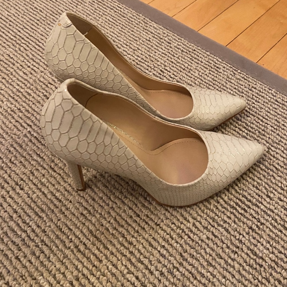 Vince Camuto Pumps